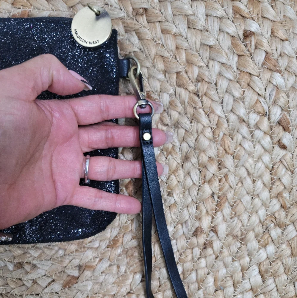 MADISON WEST VEGAN LEATHER METALLIC WRISTLET - Picture 7 of 11